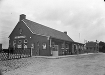 150484 Gezicht op het N.S.-station Lage Zwaluwe te Zevenbergschenhoek.